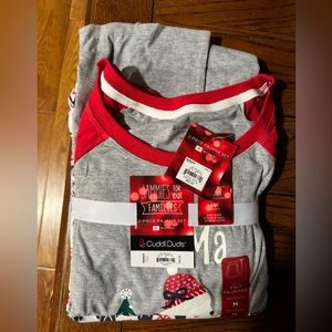 Cute Christmas mama pajamas ! Brand new size medium!